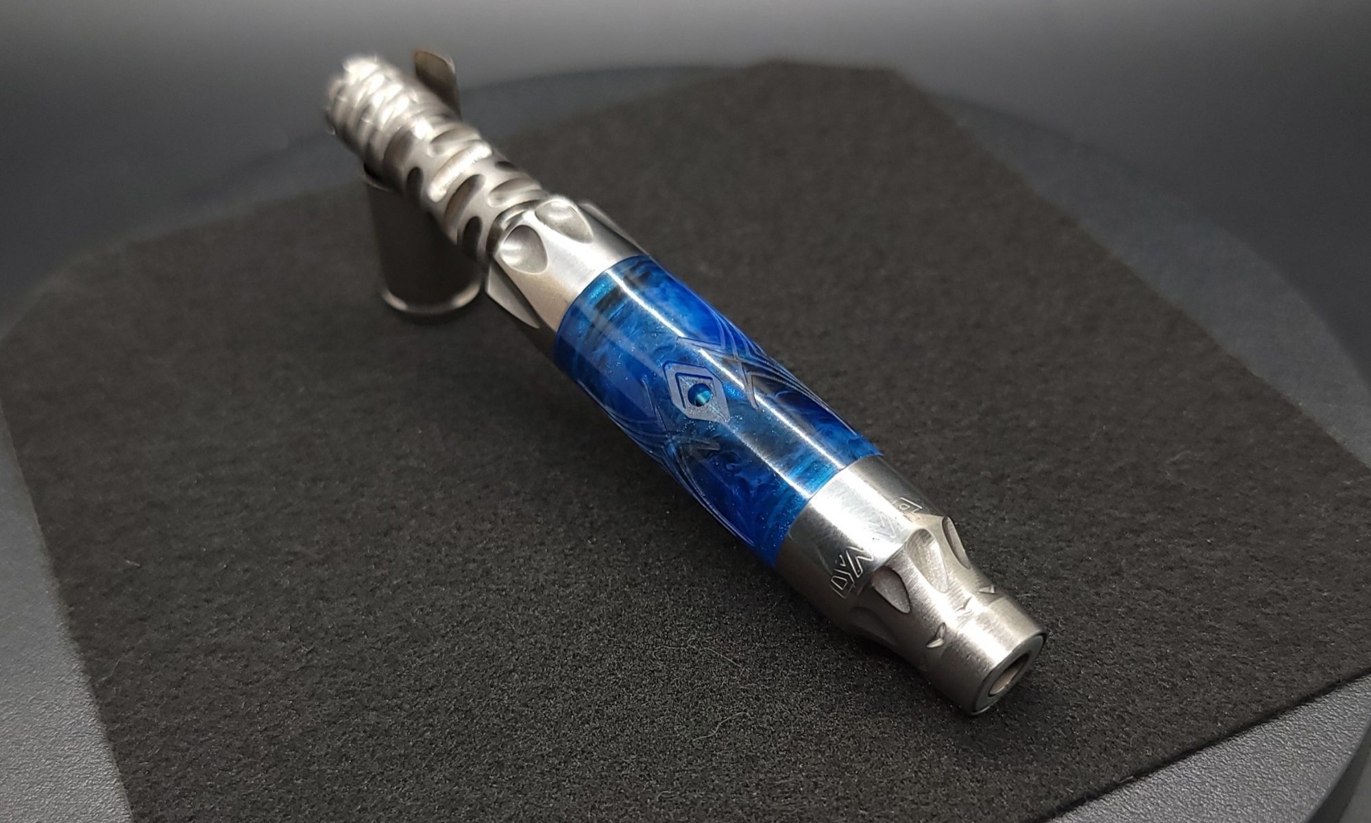 This image portrays Vong(i) Custom Sleeve-Black/Blue Spider Sleeve by Dovetail Woodwork.